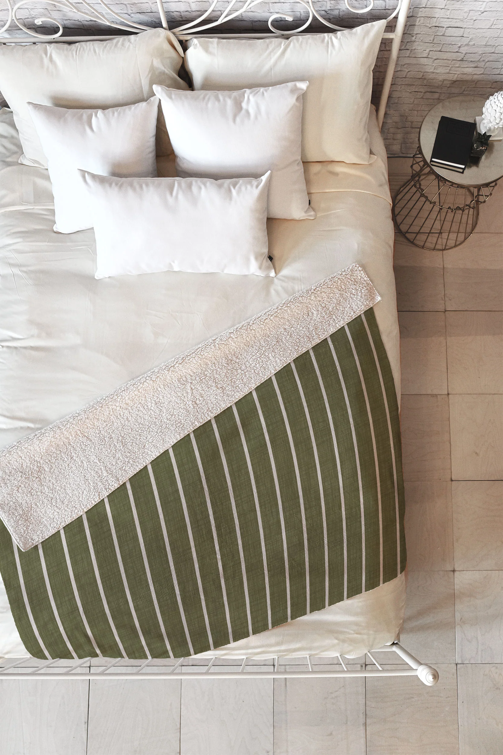 Avenie Cozy Stripes Fleece Throw Blanket