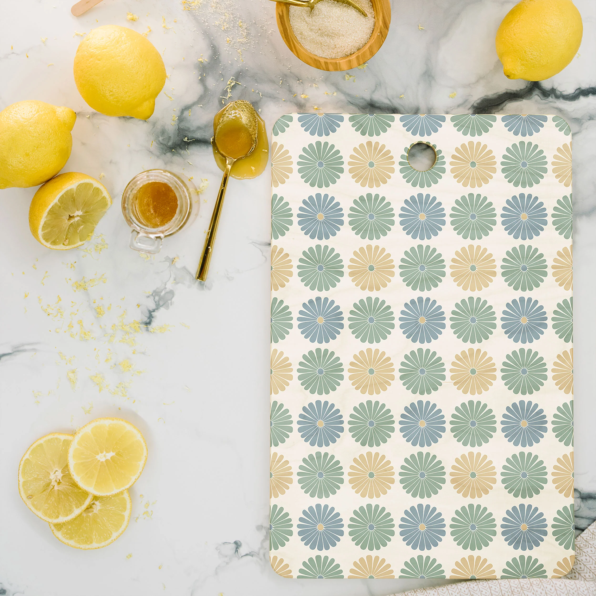 Colour Poems Daisy Pattern Multicolor I Cutting Board Rectangle - Image 2