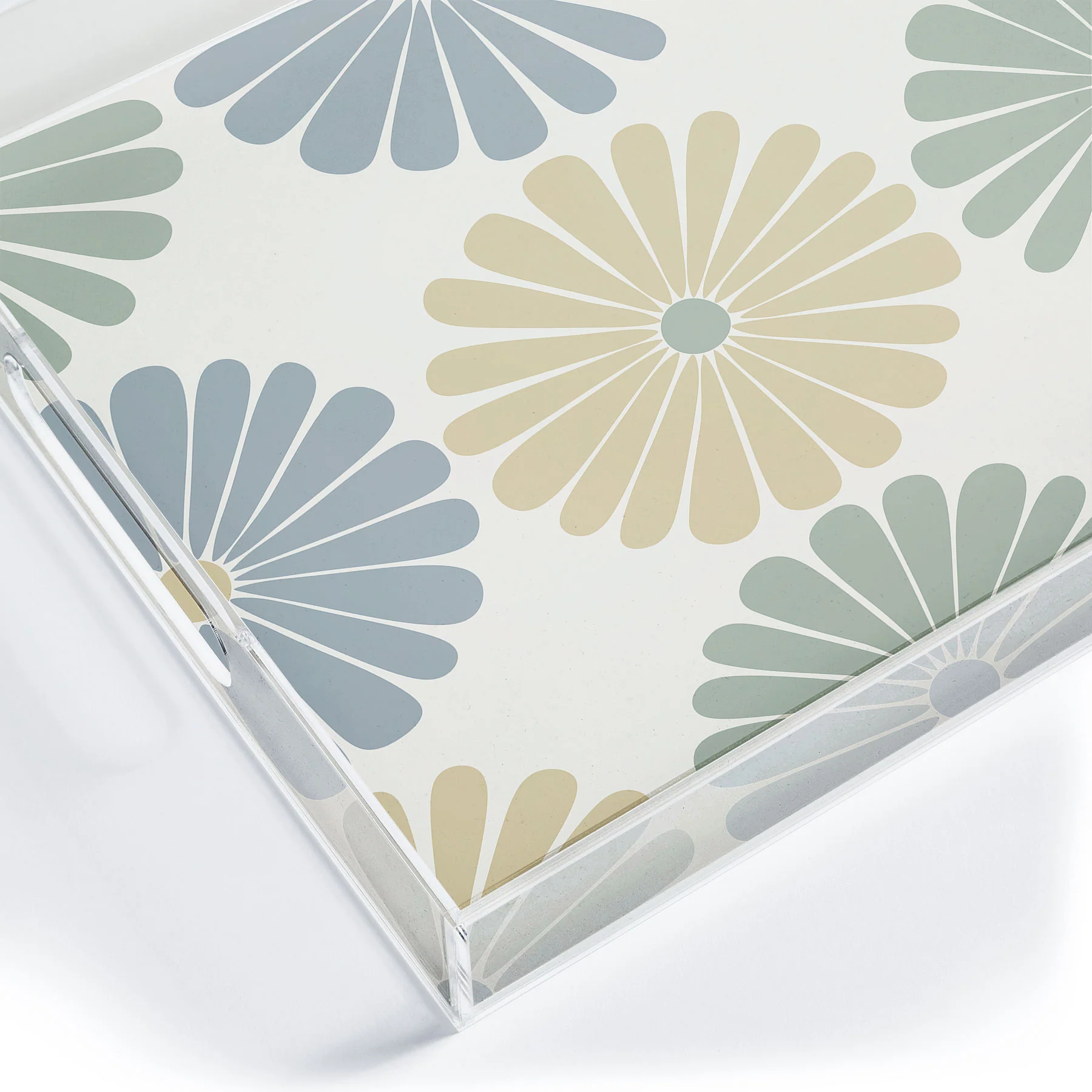 Colour Poems Retro Daisy Multicolor I Acrylic Tray - Image 8