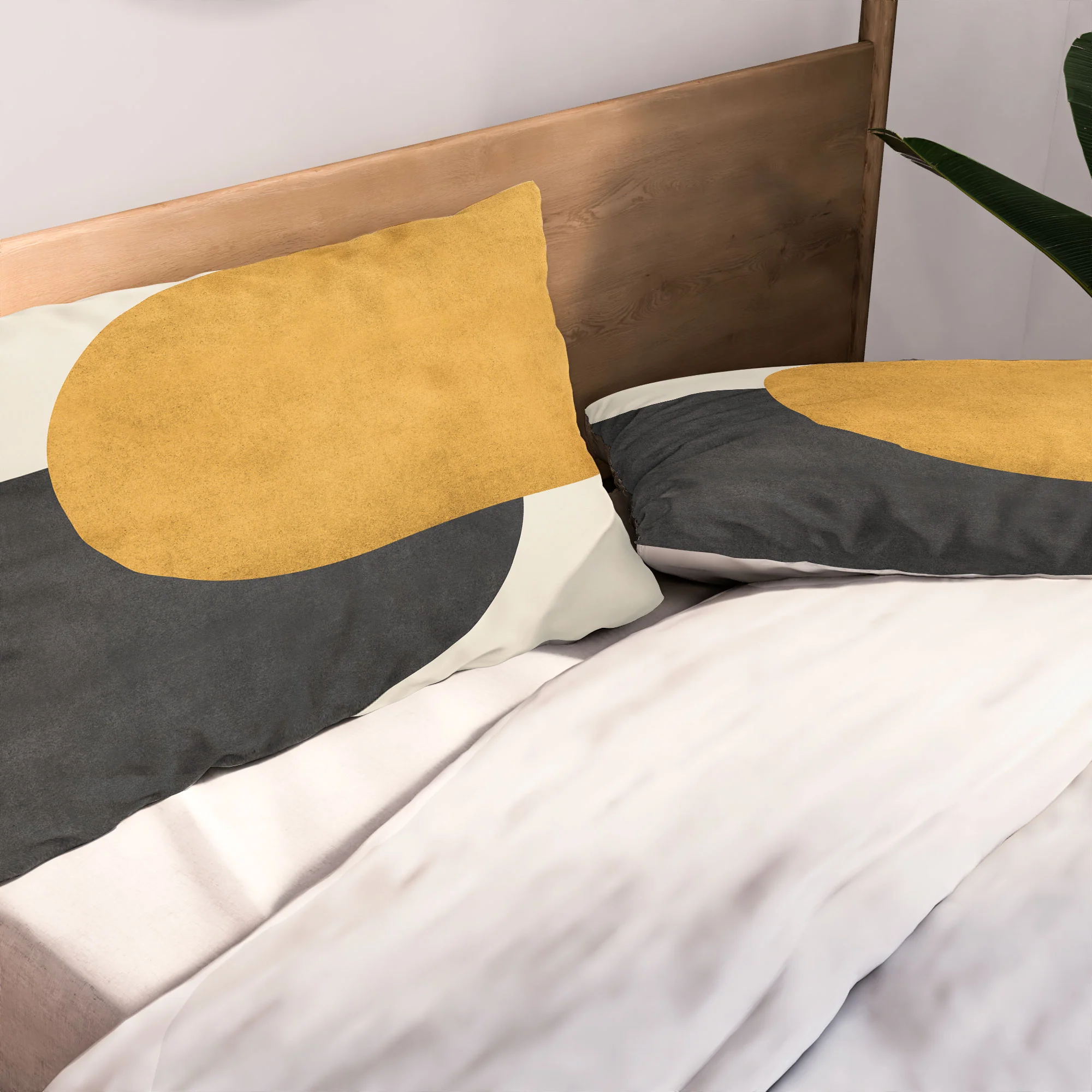 MoonlightPrint Halfmoon Colorblock Gld Blck Pillow Shams - Image 5